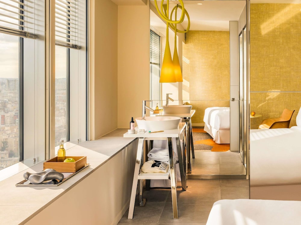 Deluxe Room, 1 King Bed, Terrace photo 3