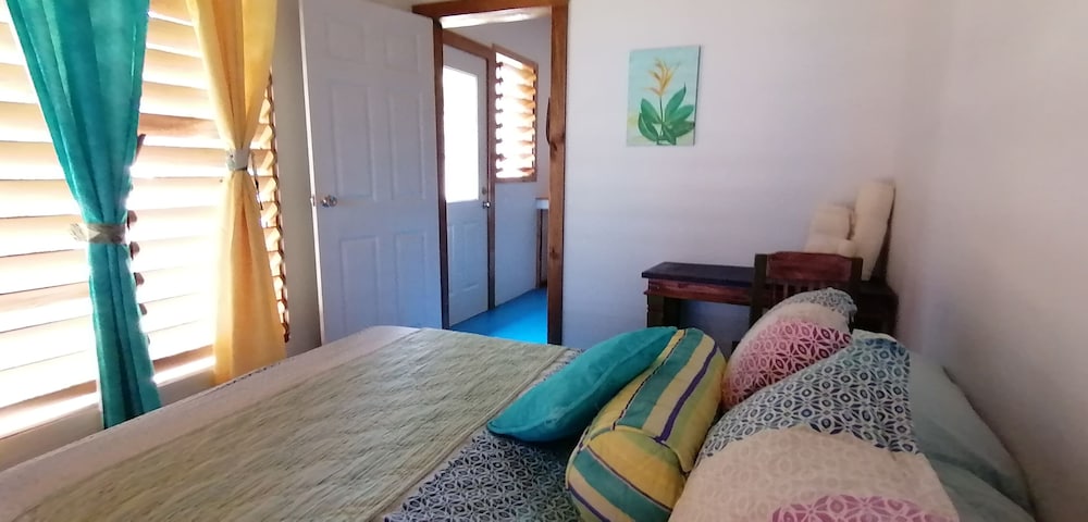 1 Bedroom With Full Kitchen