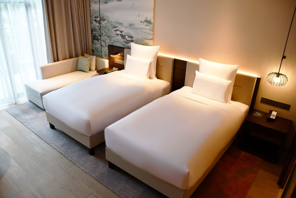 Deluxe Room, 2 Twin Beds, Garden View - Photo 4