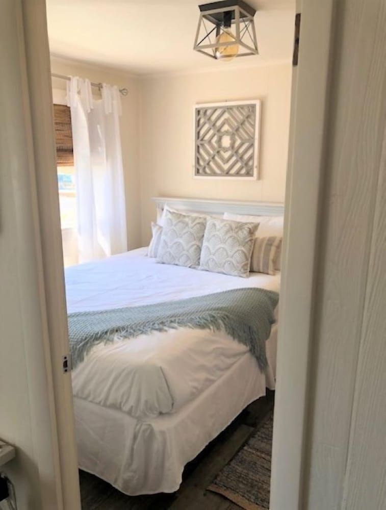 Standard Studio, 1 Queen Bed with Sofa bed, Non Smoking (Deluxe Cottage Efficiency)