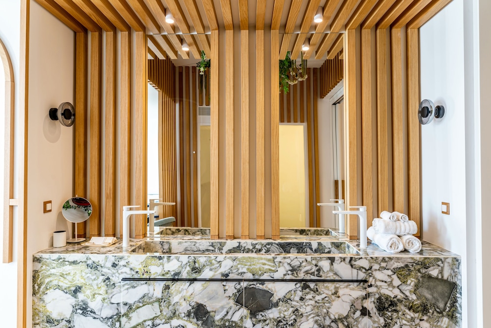 King Suite with Sea View and Heated Plunge Pool - Photo 14