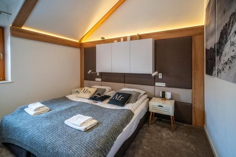 Executive Apartment (204 with SPA, Pool access)