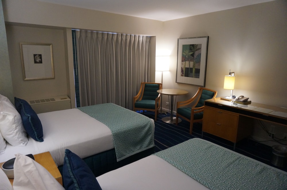Superior Room, Ocean View (Waikiki Tower) - Photo 22