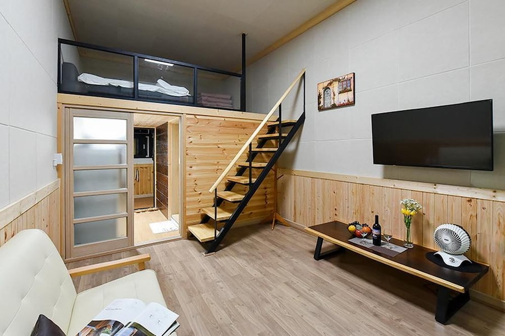 Basic Room, 1 Bedroom (201) - Photo 3