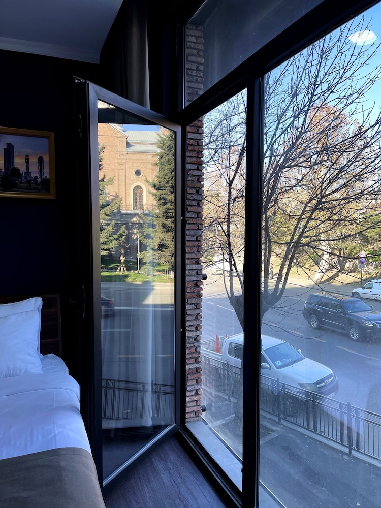 Twin Room - Photo 12