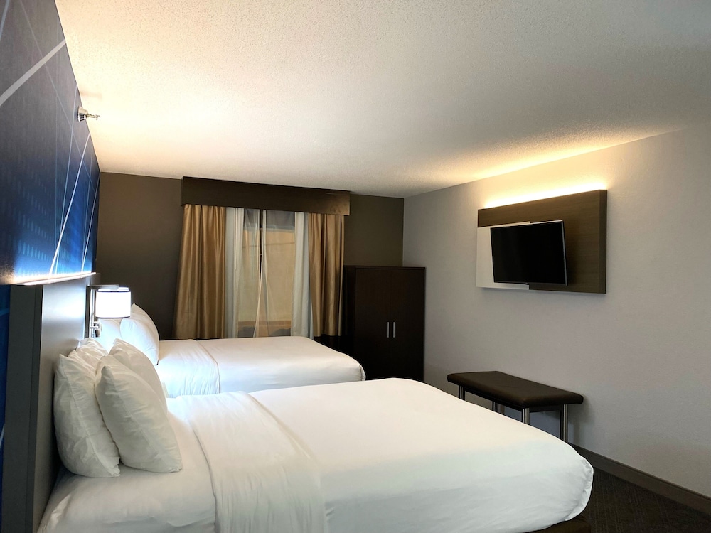 Suite, Multiple Beds, Non Smoking - Photo 2