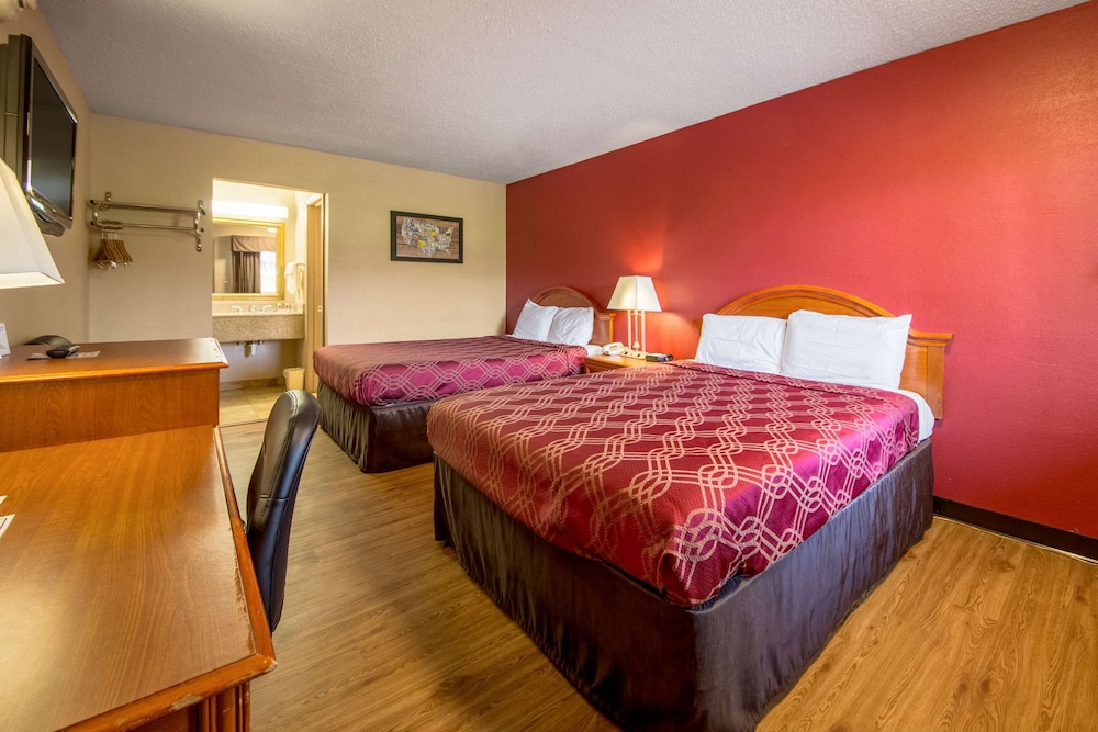 Standard Room, 2 Queen Beds, Non Smoking - Photo 1