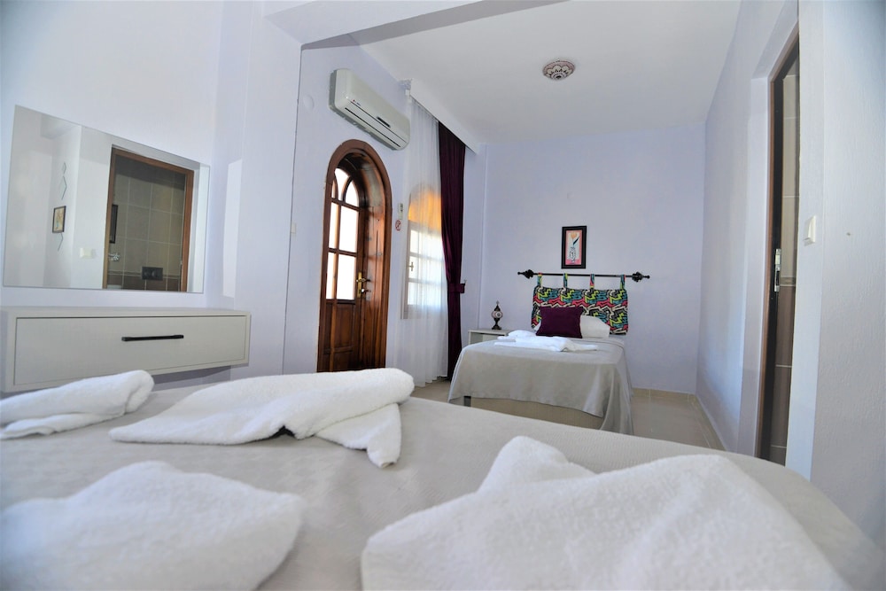 Superior Triple Room, Balcony - Photo 13