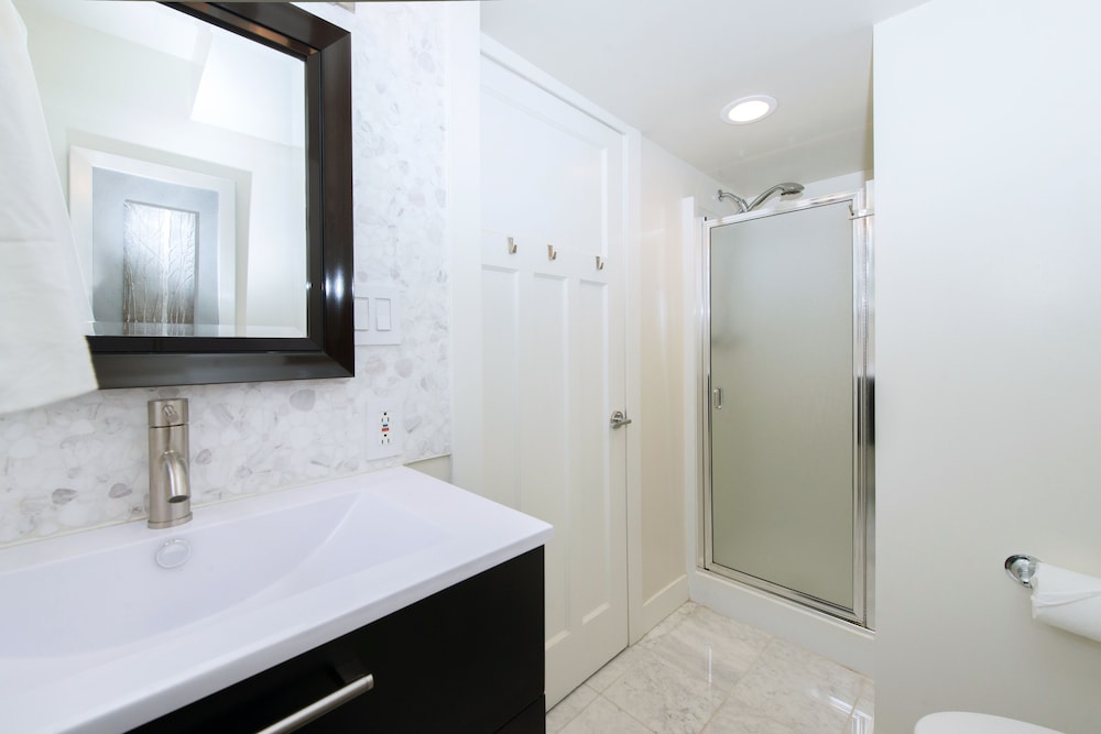 Deluxe Suite, 1 Twin Bed, Kitchenette (Mini) photo 3