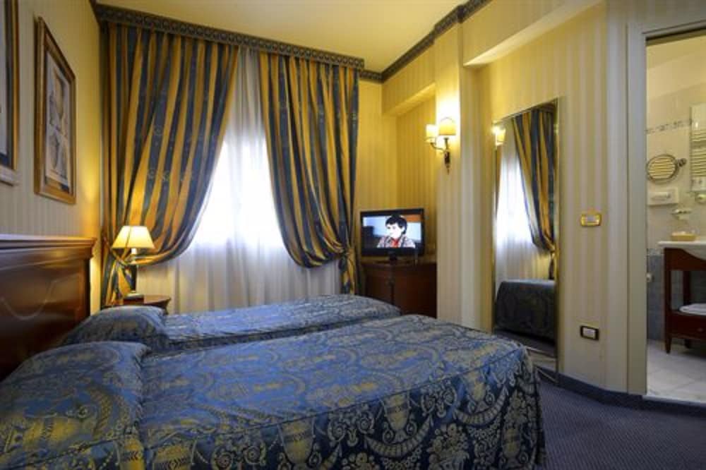 Standard Triple Room, 3 Twin Beds - Photo 4