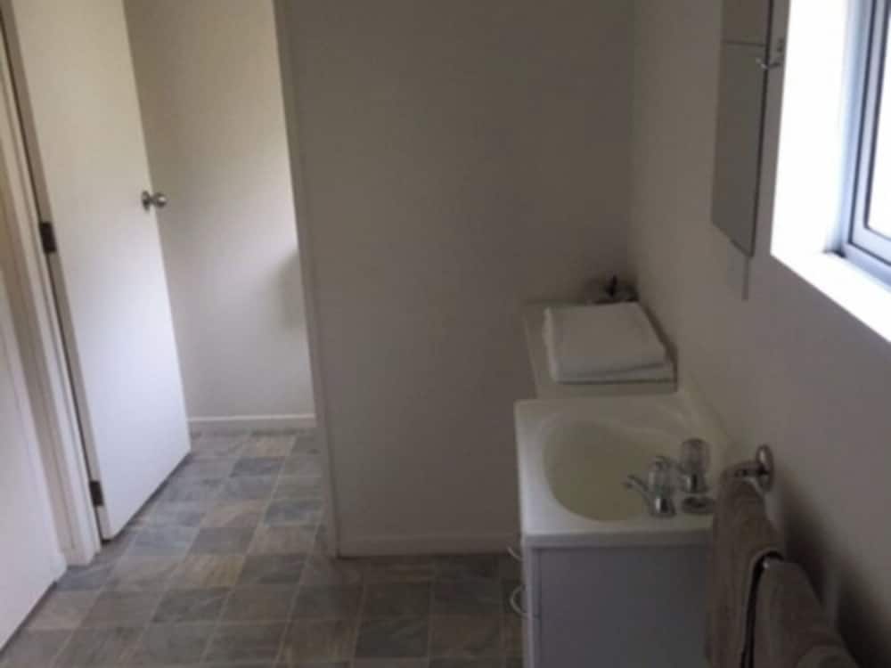 Studio Kitchenette - Photo 12