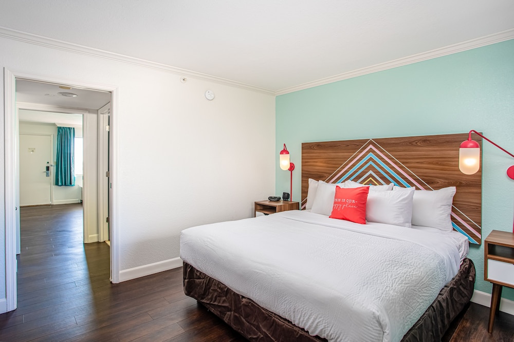 One Bedroom King Suite - Ocean view - Photo 3