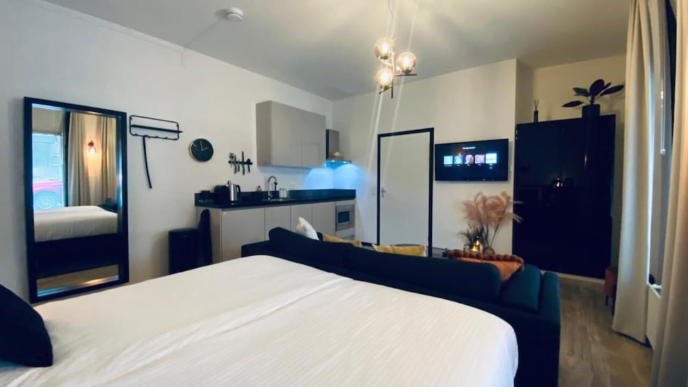 Deluxe Studio Suite photo 3