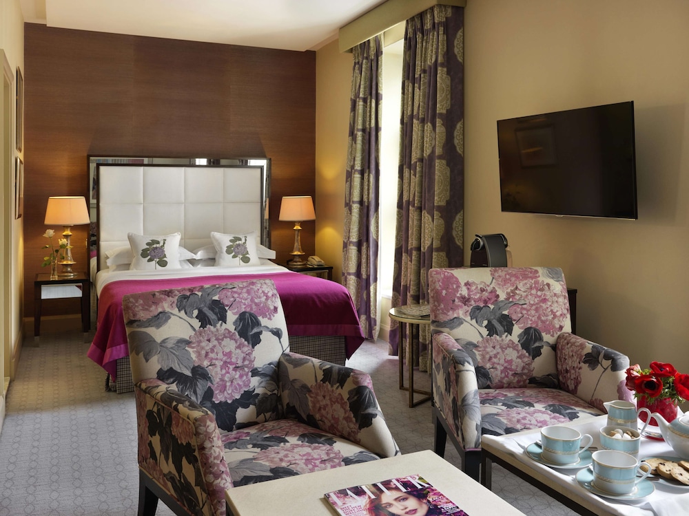 Deluxe Room, 1 Queen Bed photo 2