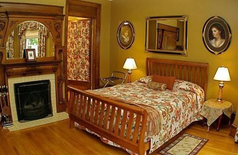 Classic Room, 1 Queen Bed photo 1
