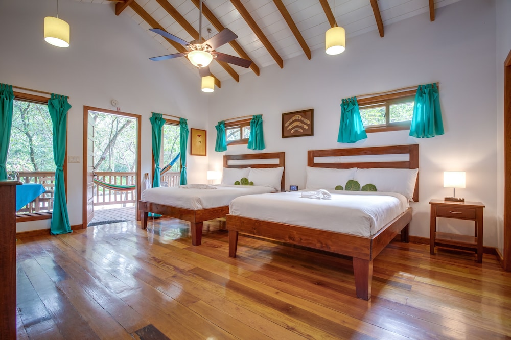 Deluxe Tree House, 2 Queen Beds, Garden View, Garden Area