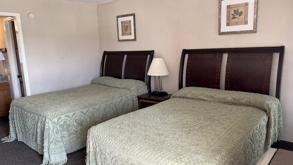 Basic Room, 2 Double Beds, Non Smoking photo 2