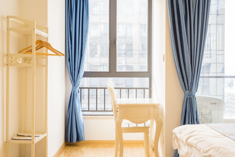 Romantic Apartment, 1 Queen Bed, Balcony photo 2