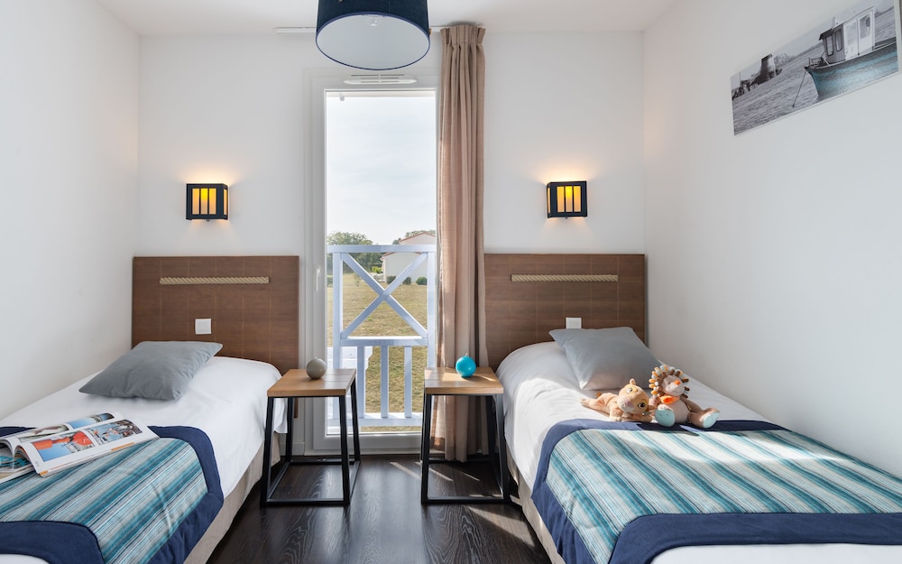 Holiday Home with alcove sleeps 6 photo 1