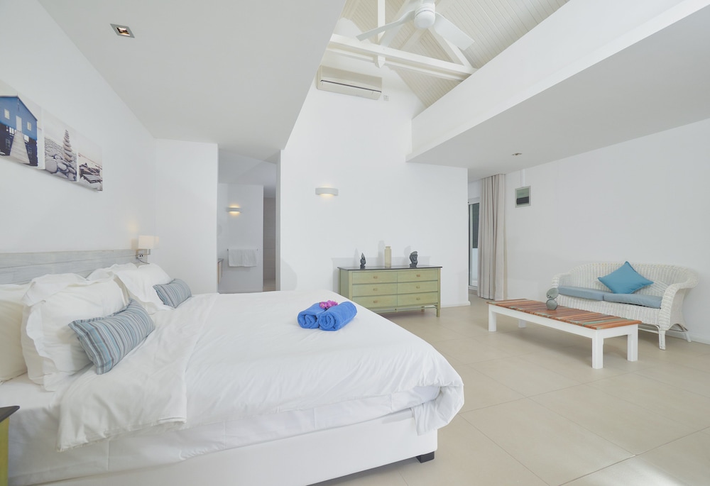 Luxury Villa, 4 Bedrooms, Sea View, Beachfront