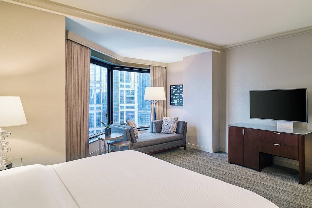Deluxe Room, 1 King Bed, River View - Photo 4