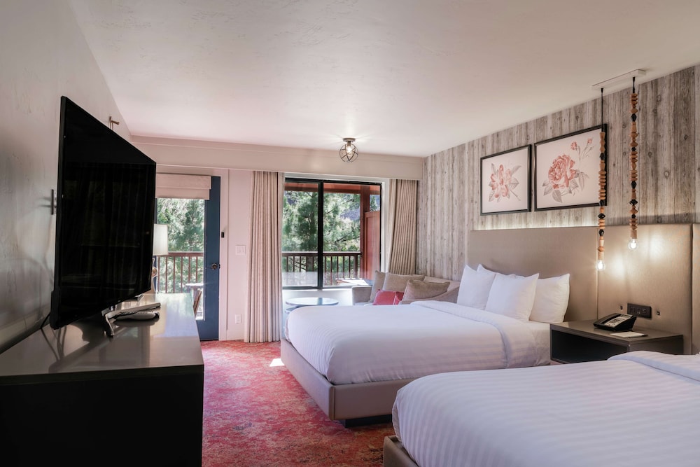 Room, 2 Queen Beds, Non Smoking (Riverside) photo 3