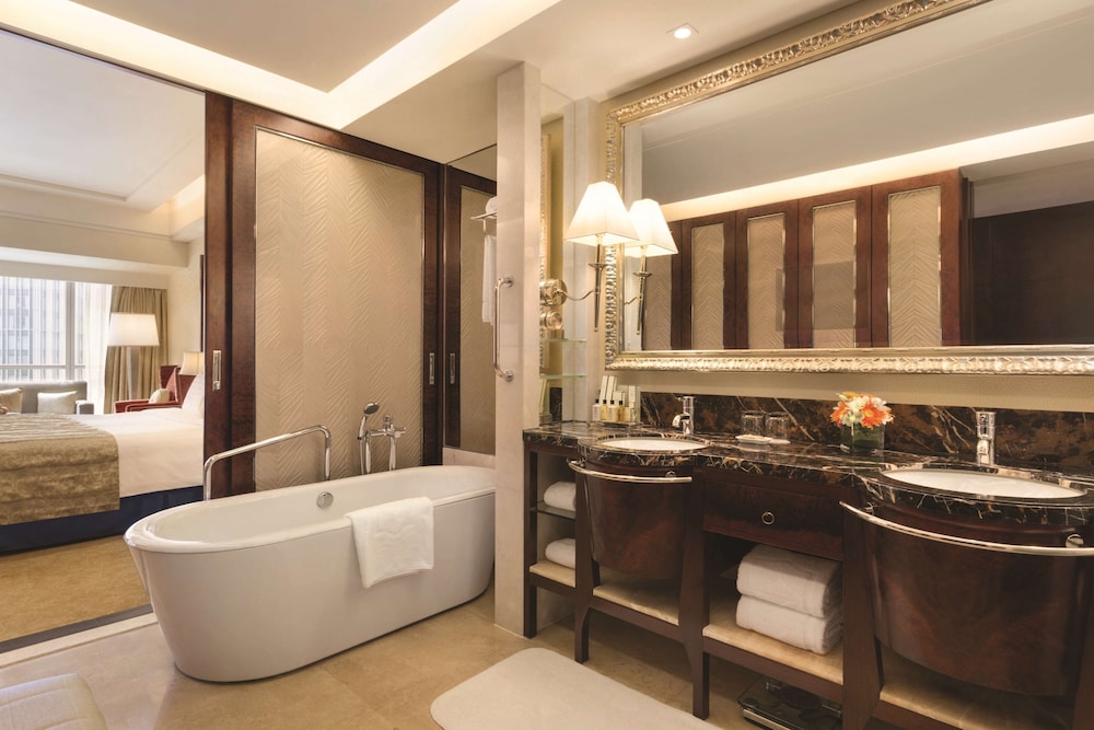 Valley Wing Deluxe Grand King (Exclude the Valley Wing Lounge privileges) - Photo 5