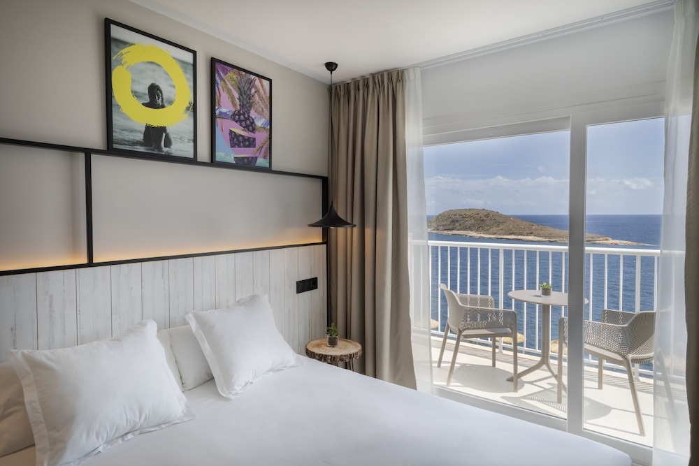 Standard Twin Room, Balcony 1