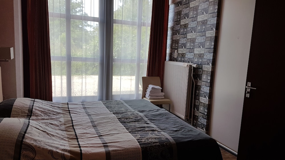 Double Room (1) photo 1