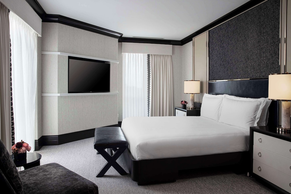 Presidential Suite, 1 King Bed (Roll-in Shower)