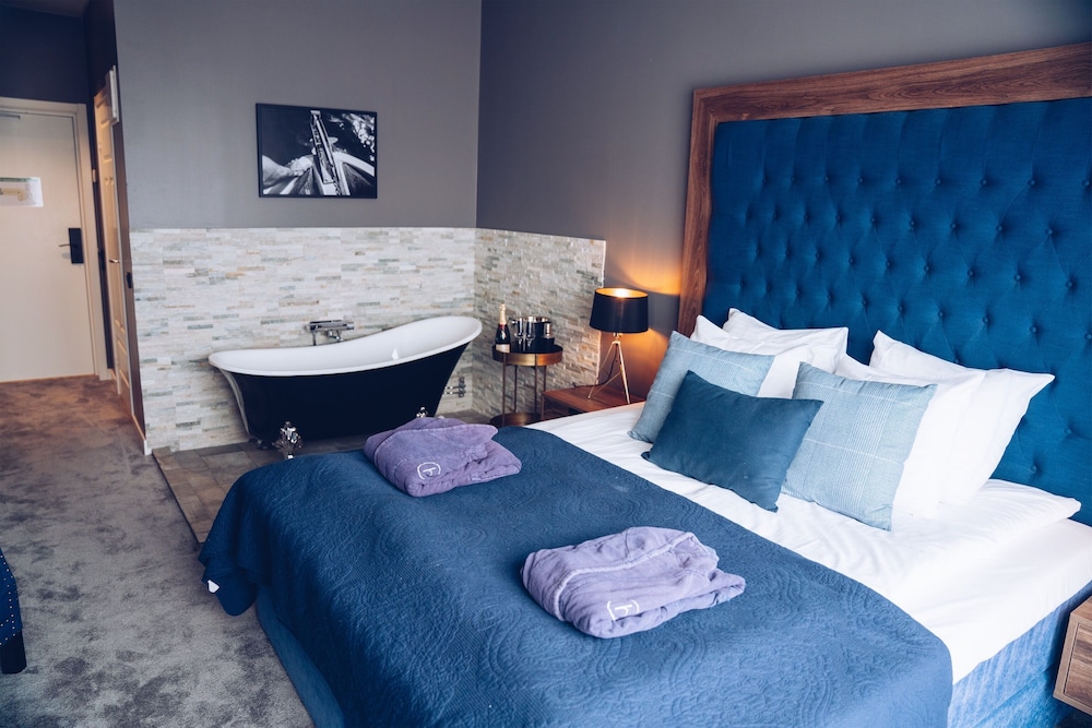 Junior Studio Suite, Balcony (Bathtub, Pets not allowed) photo 1