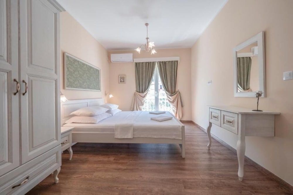 Comfort Apartment (10) - Photo 1