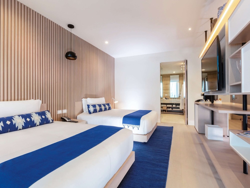 Deluxe Suite, 1 Bedroom, Oceanfront thumbnail 5