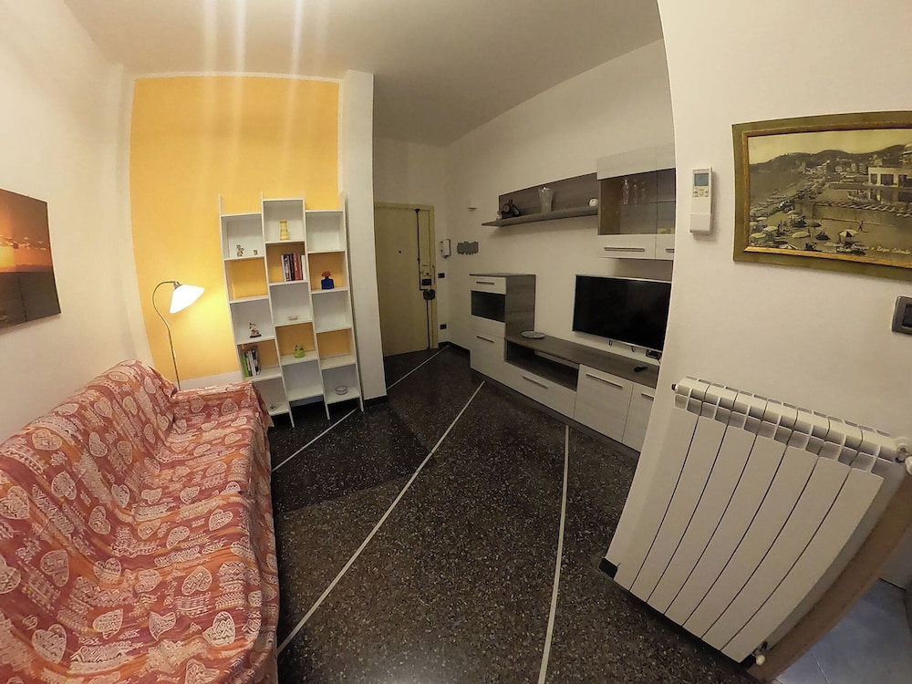 House, Multiple Bedrooms, Balcony photo 2