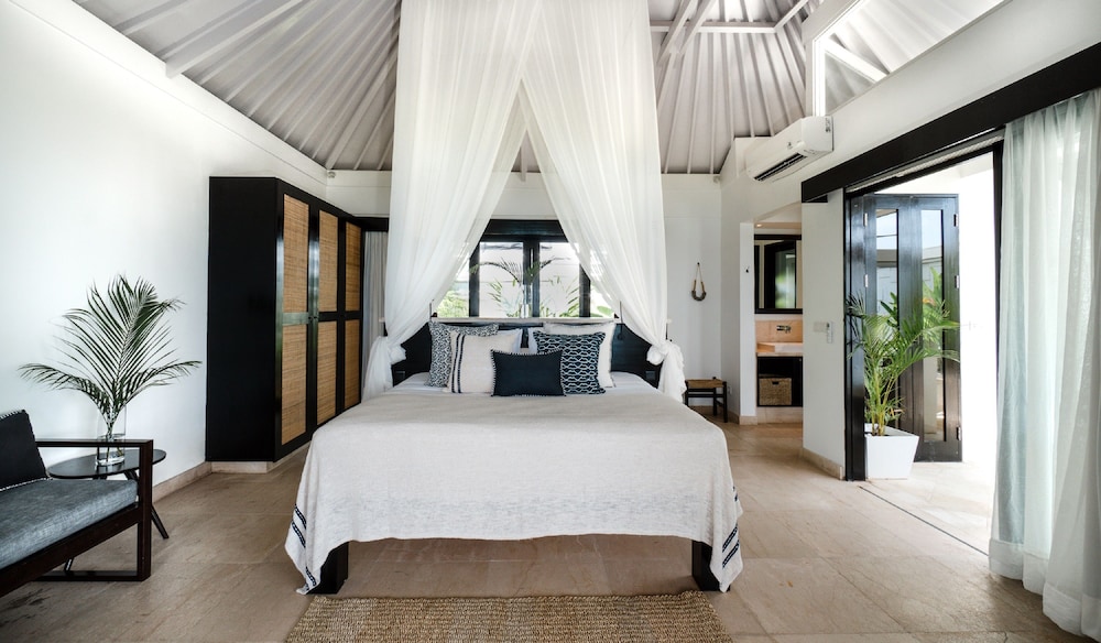 Superior One Bedroom Villa with Plunge Pool