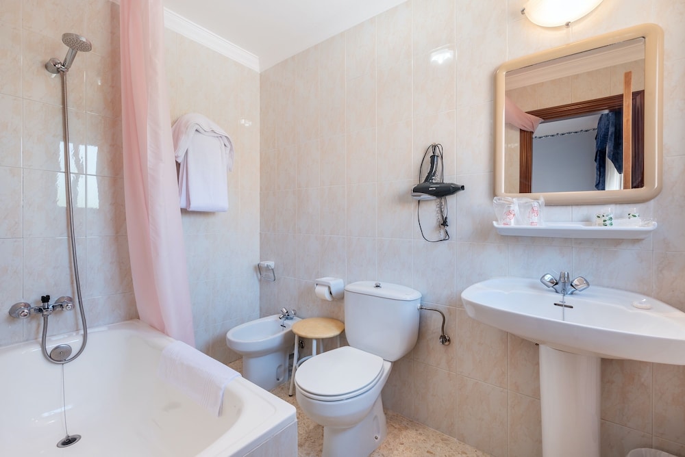 Standard Quadruple Room - Photo 4
