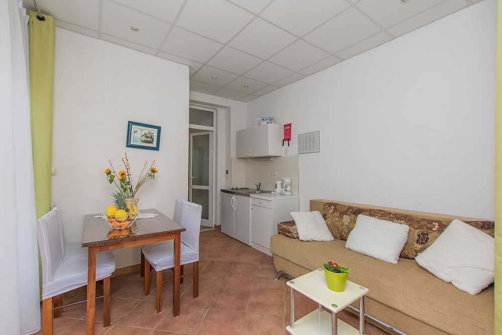 Apartment (A7) photo 2