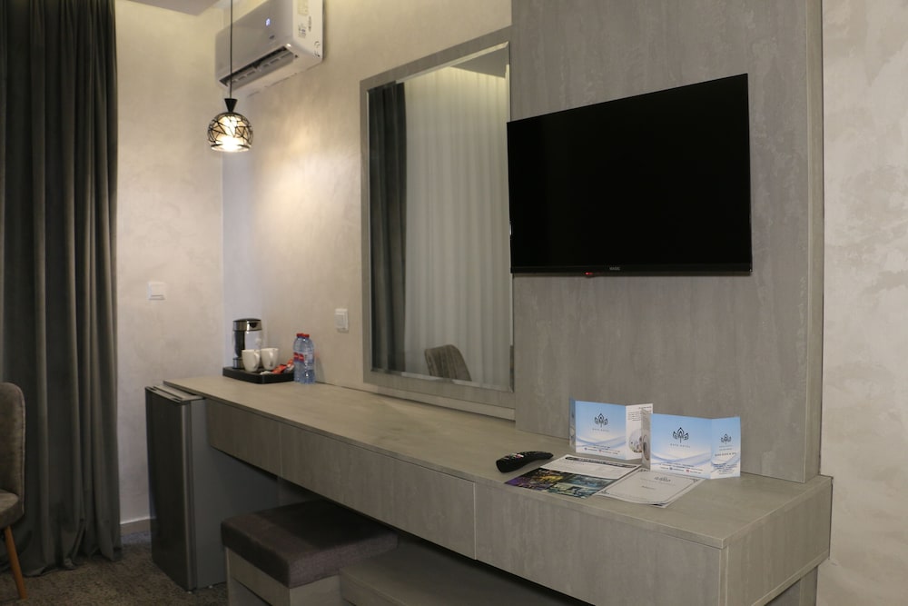 Deluxe Double Room, 1 King Bed, Non Smoking, City View photo 1