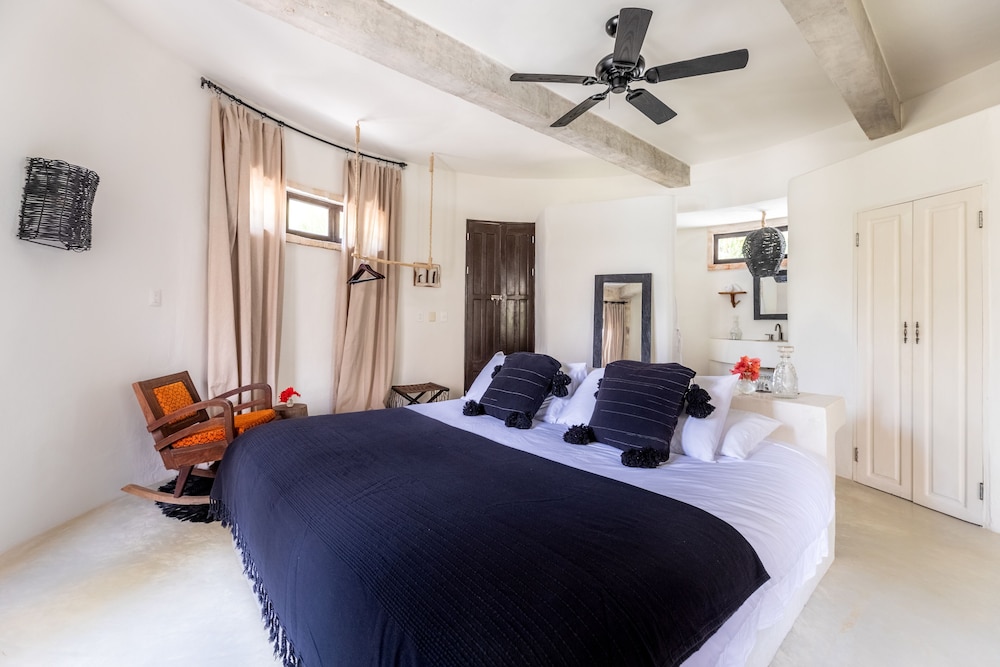 Tower B Room - Photo 1