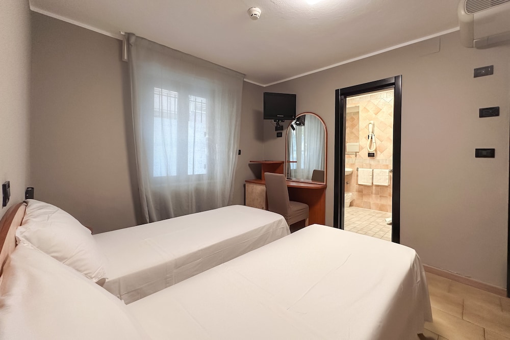 Economy Double or Twin Room - Photo 2