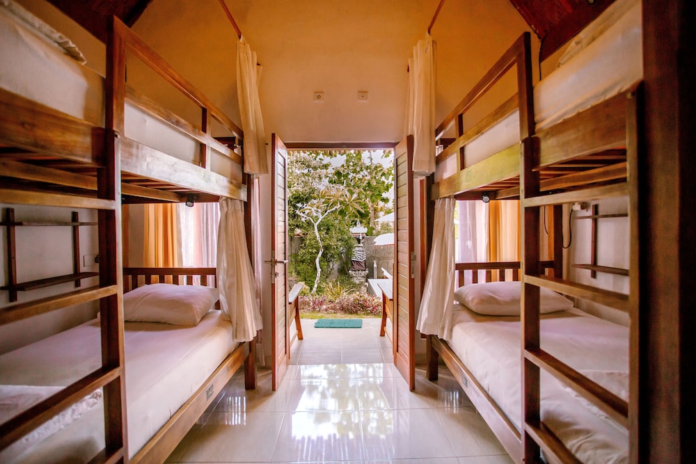 Deluxe Shared Dormitory, Mixed Dorm, Pool View, Poolside