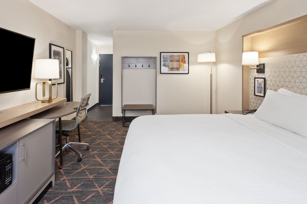 Standard Room, 1 King Bed, Accessible (Communications) - Photo 2