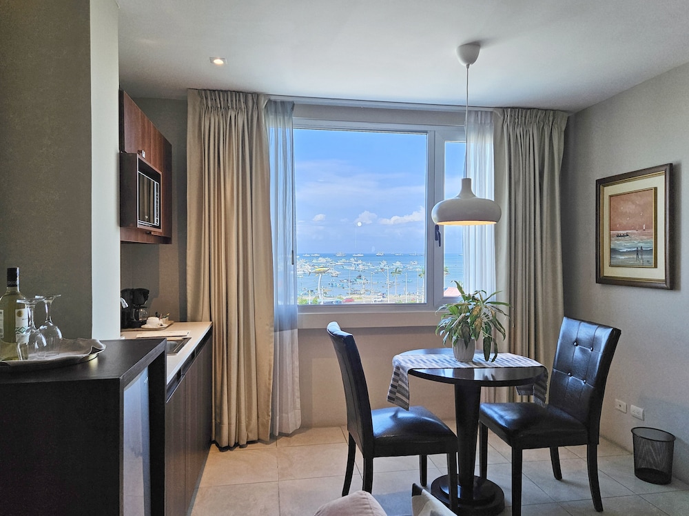 Executive Suite,Harbour View and Balcony photo 3