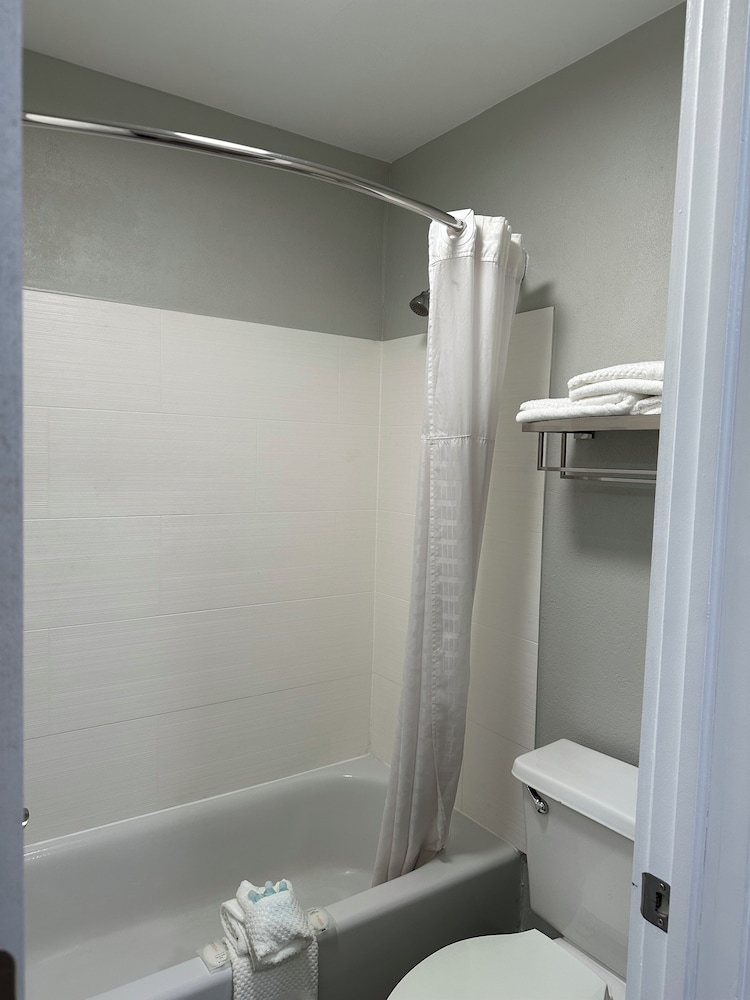 Suite, Multiple Beds, Non Smoking - Photo 17