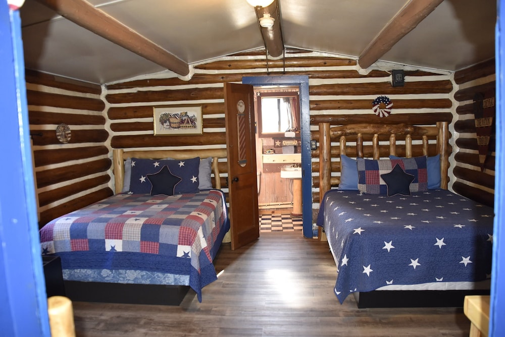 Americana Cabin (No Pets) photo 2