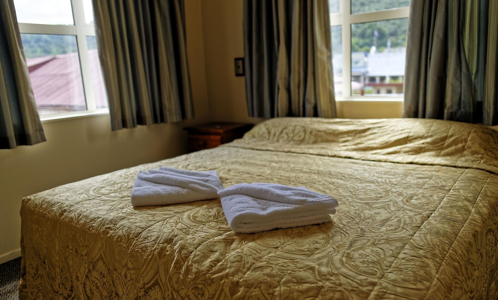 Superior Studio, 1 King Bed photo 2