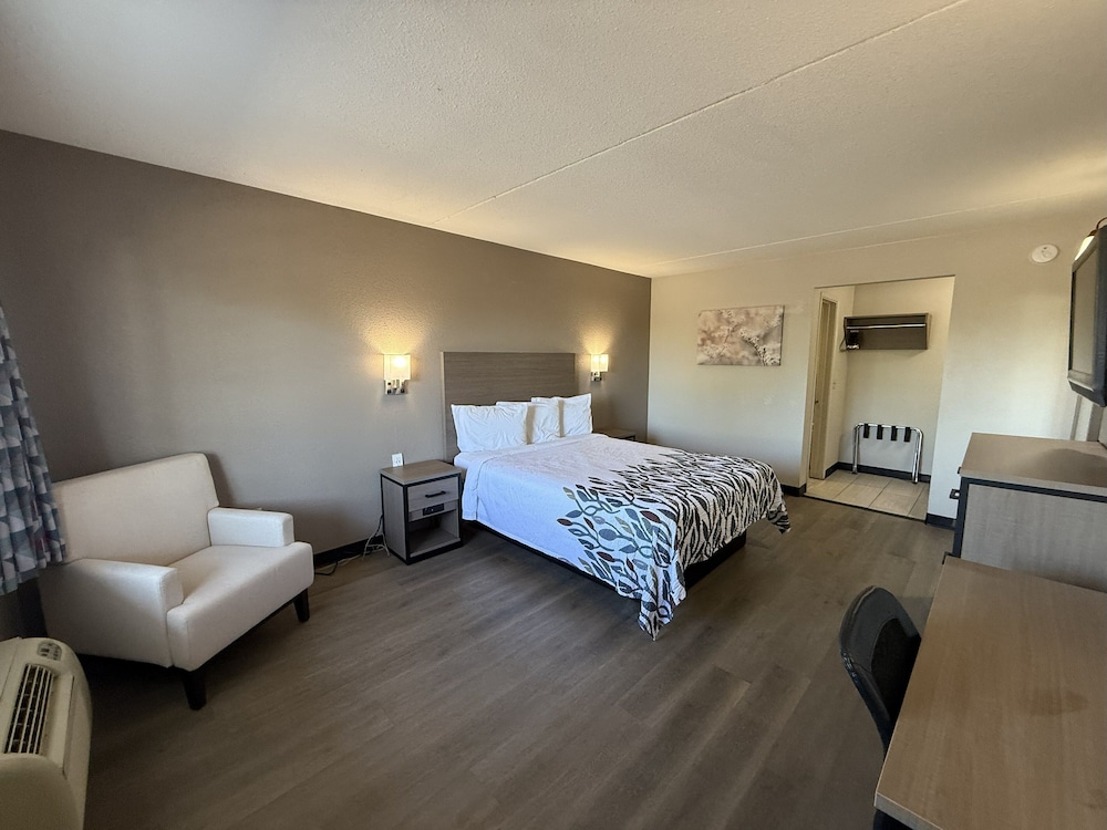 Deluxe Room, 1 King Bed, Accessible, Non Smoking