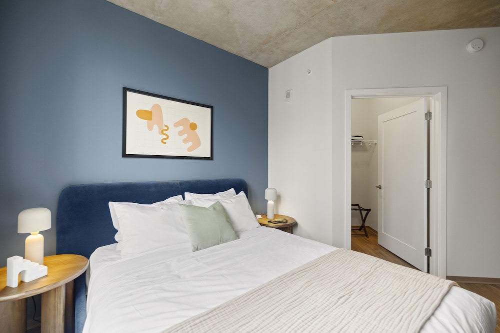 One Bedroom Deluxe Apartment - Photo 13