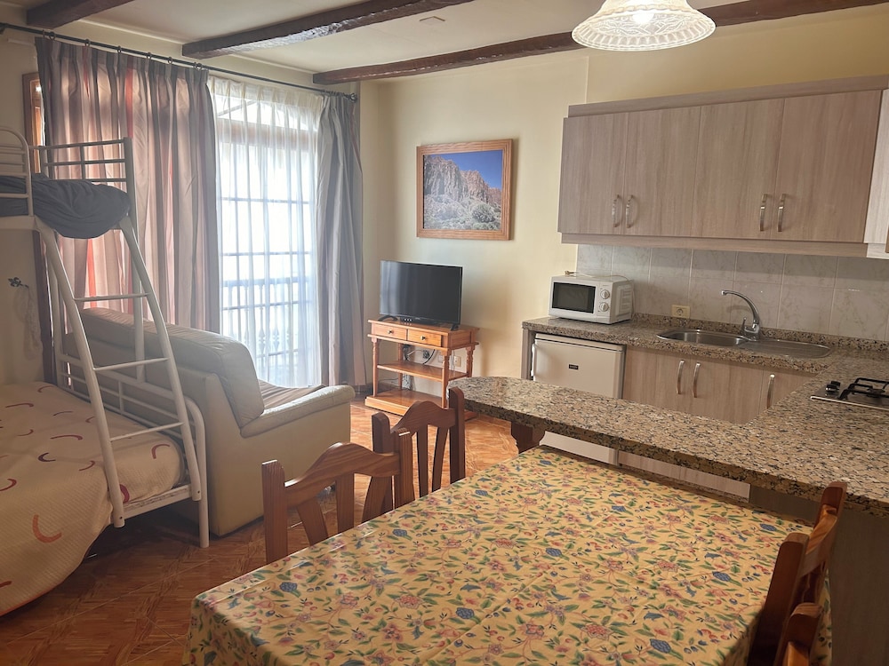 Family Apartment, 1 Bedroom, Kitchenette - Photo 1