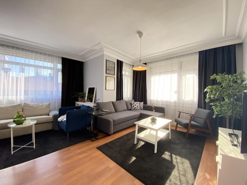 Apartment photo 2